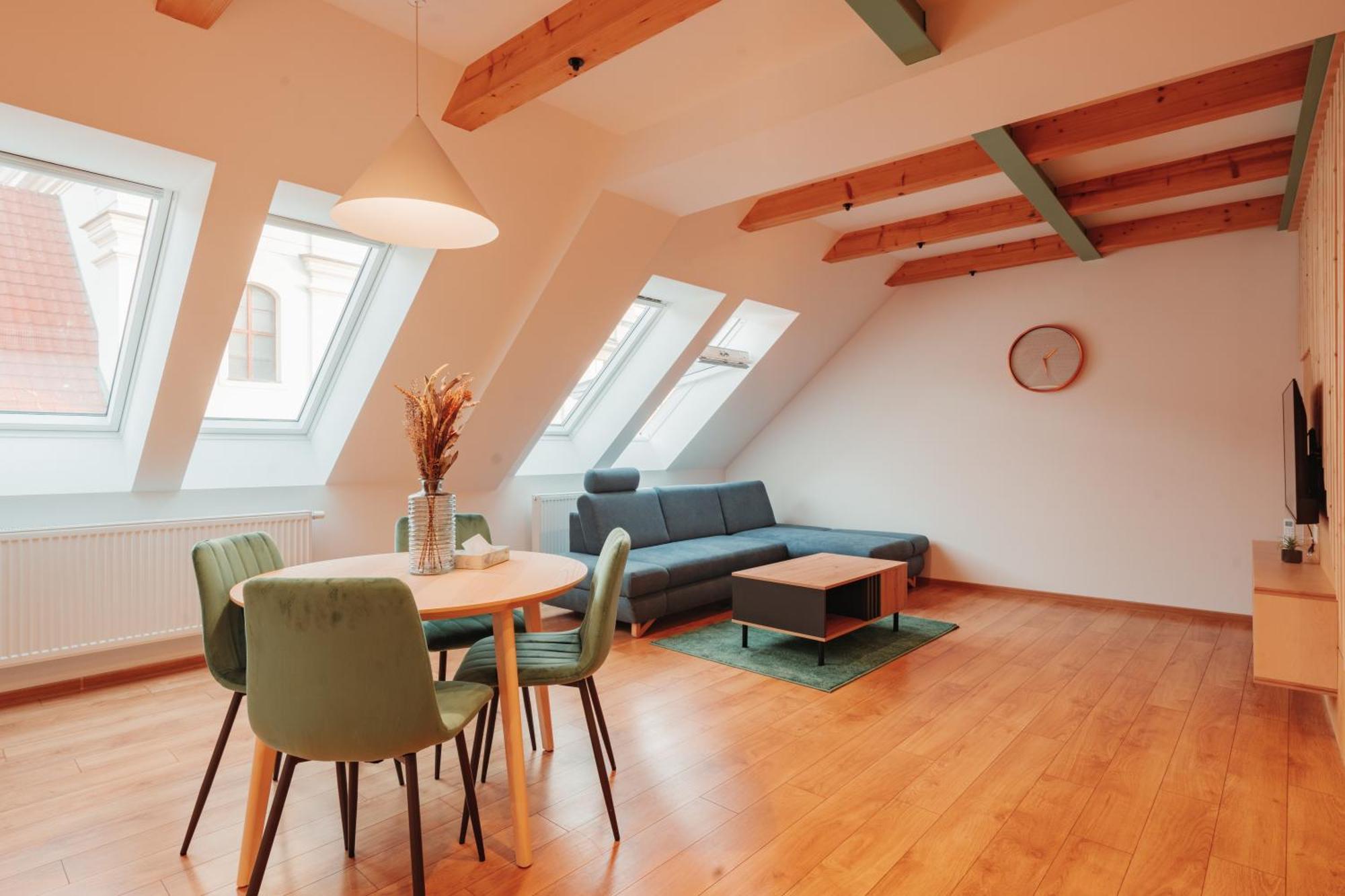Hviezdoslavova Apartments, Trnava Centre, Parking Available Экстерьер фото